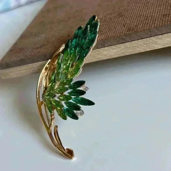 European French Style Ultra-Bright Gradient Crystal Butterfly Brooch - Picture 6 of 8